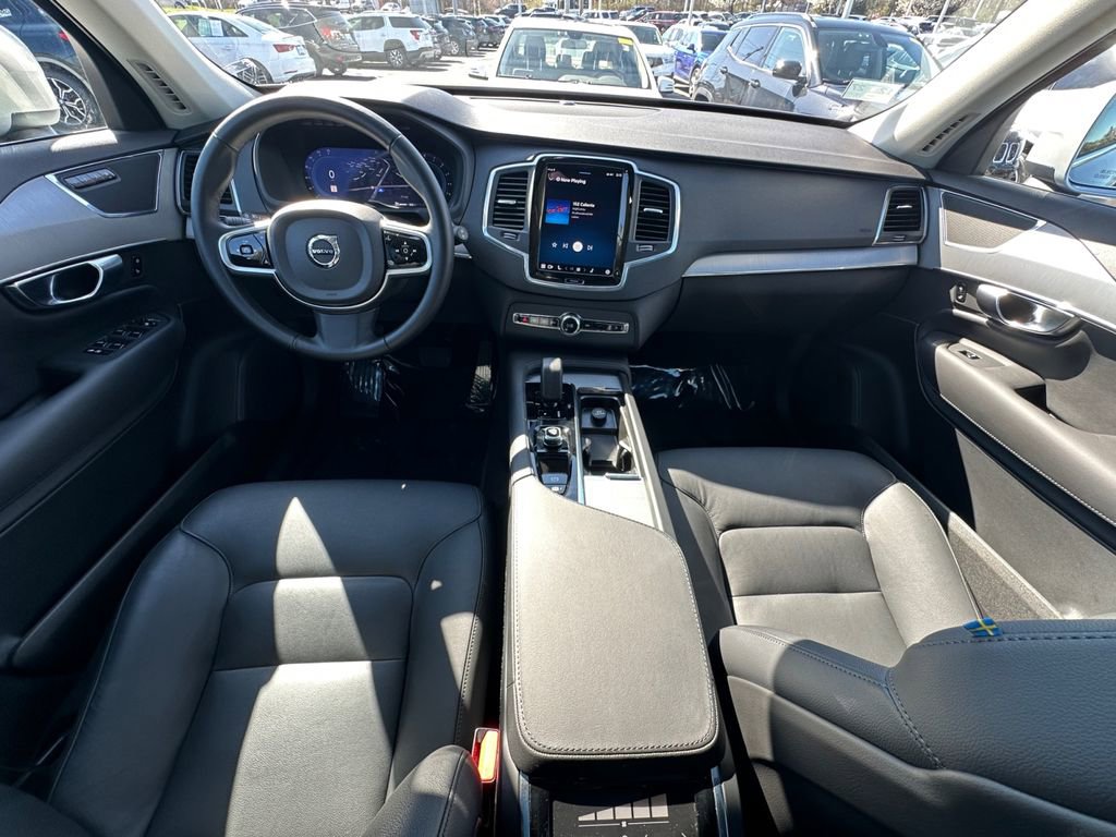 Used 2025 Volvo XC90 B5 Core AWD/4WD image 25