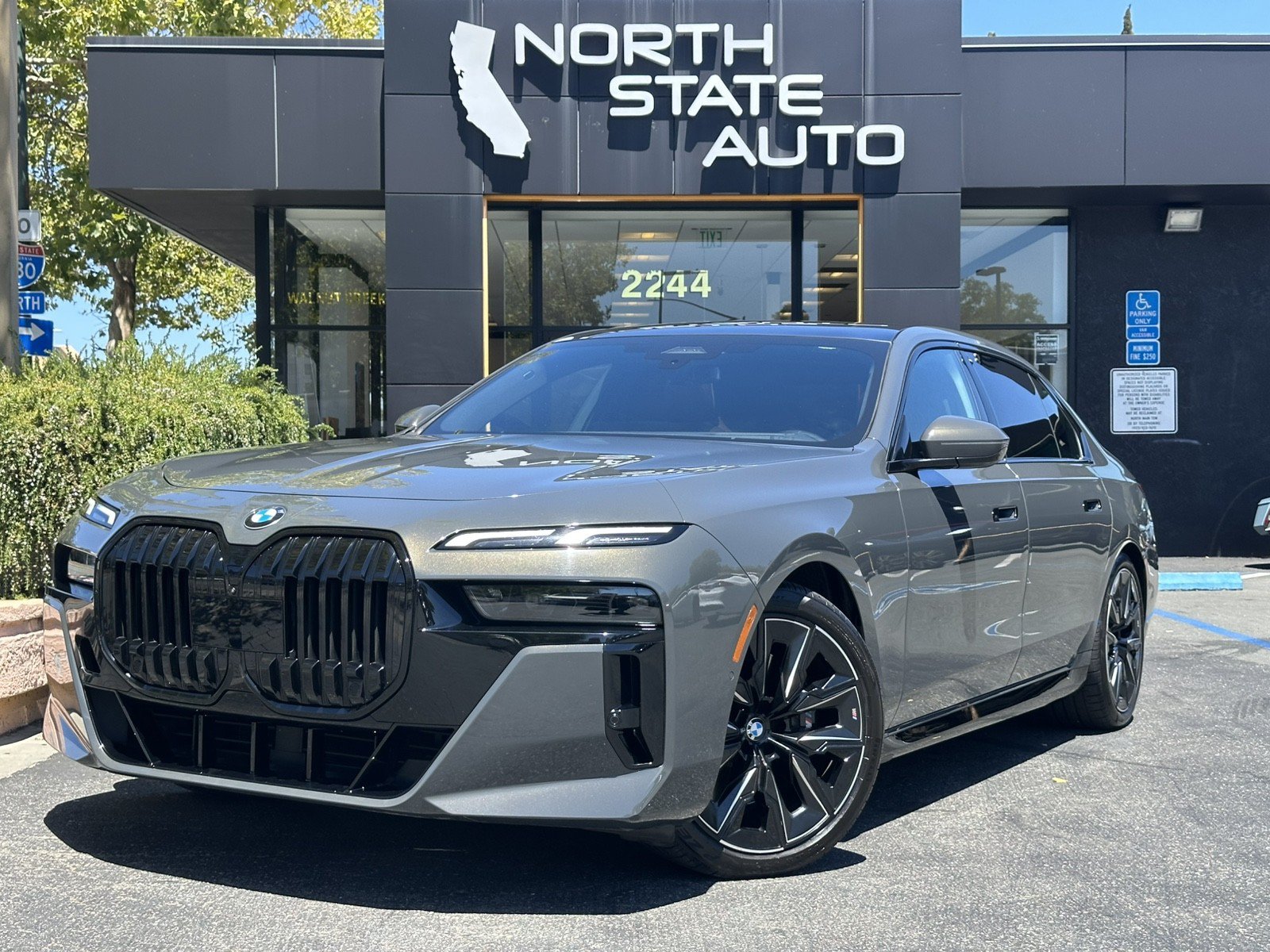 Used 2023 BMW 740i w/ Parking Assistance Package RWD image 2