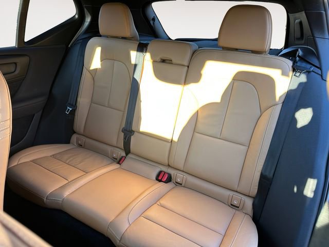 Used 2022 Volvo XC40 T5 Inscription w/ Climate Package image 13