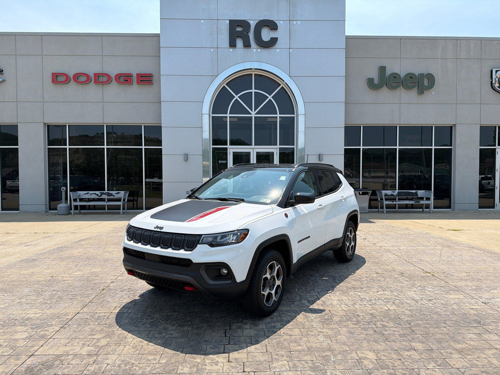 Used 2022 Jeep Compass Trailhawk w/ Sun and Sound Group AWD/4WD image 4