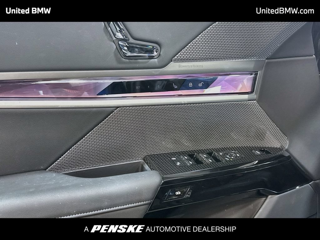 Certified 2025 BMW 740i w/ Premium Package RWD image 9