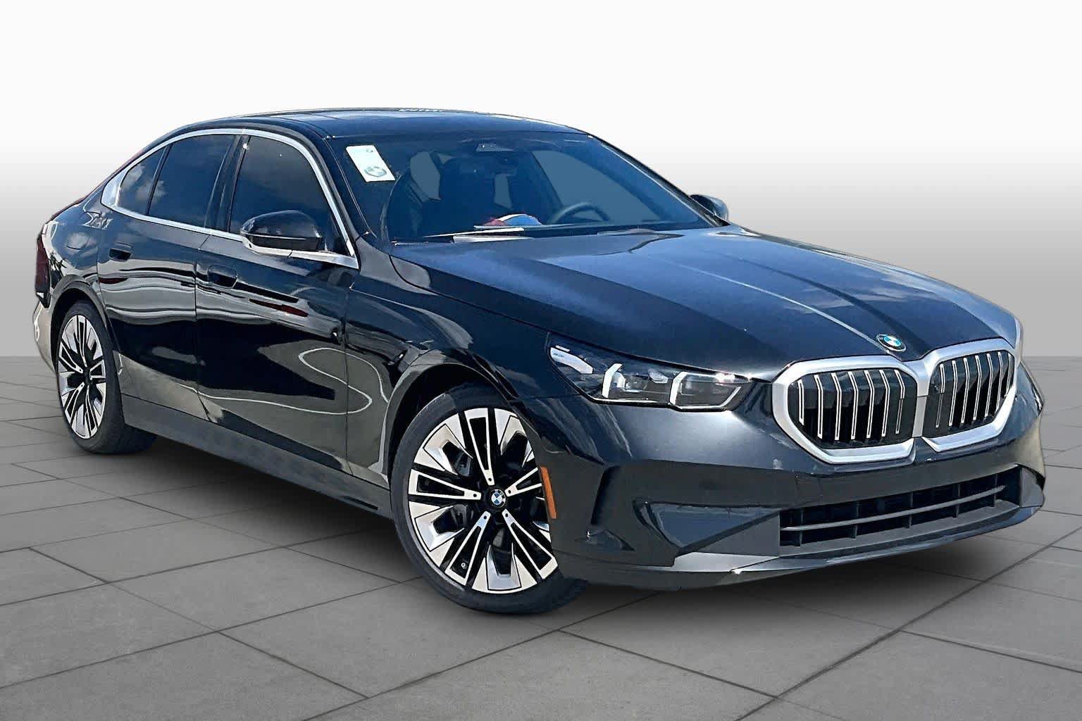 Used 2026 BMW 540i xDrive w/ Premium Package AWD/4WD image 2