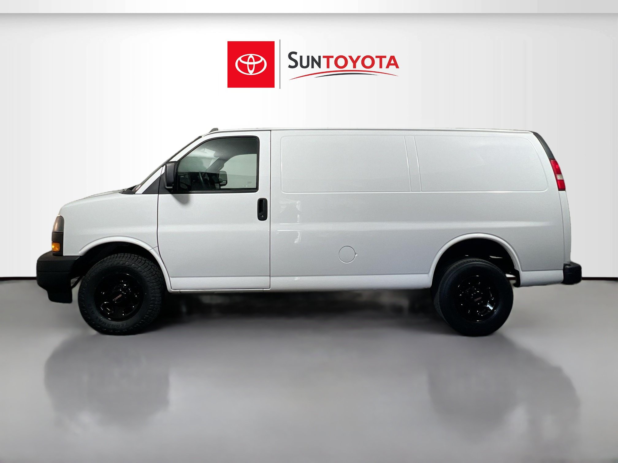 Used 2020 GMC Savana 3500 RWD image 7