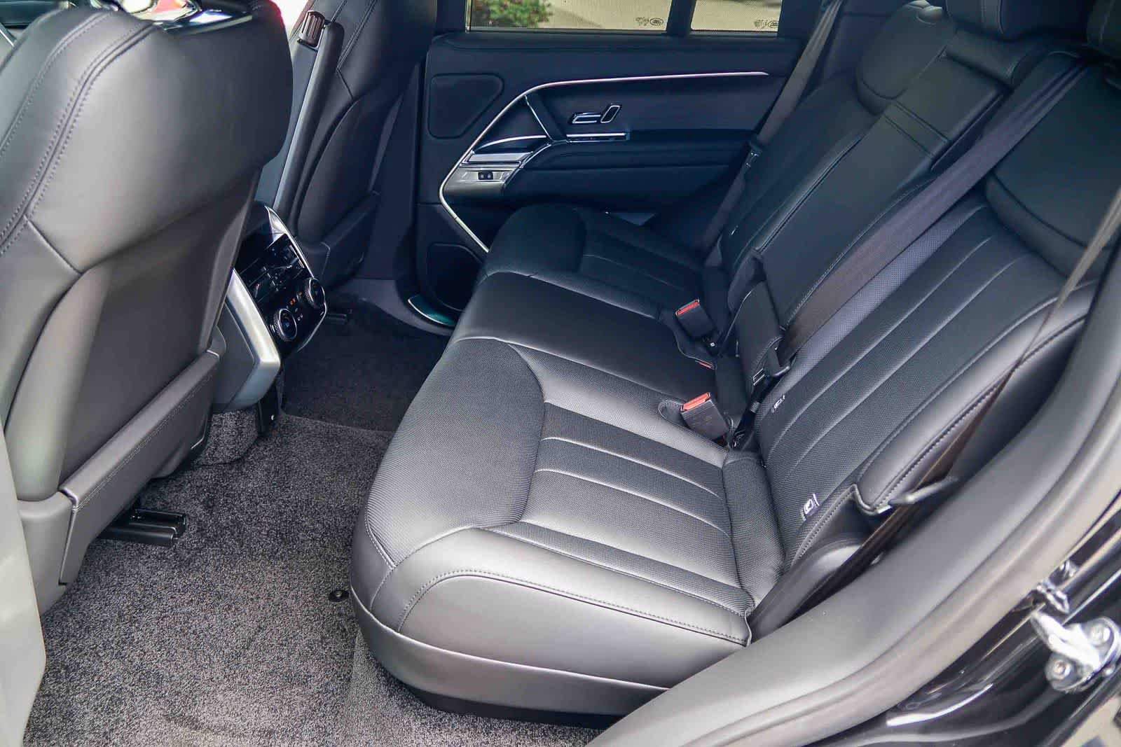 New 2026 Land Rover Range Rover SE image 18