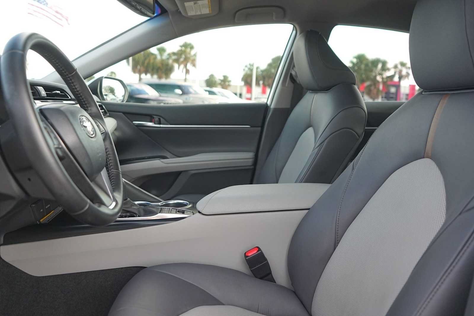 Used 2020 Toyota Camry XLE FWD image 11