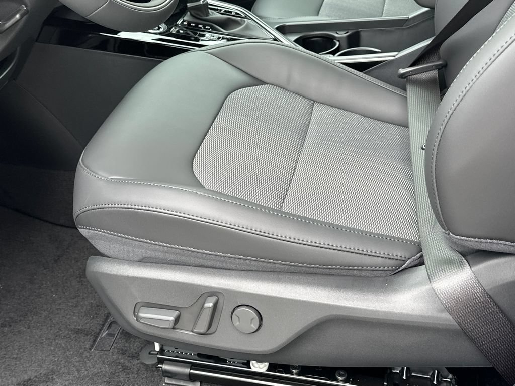 New 2026 Kia Niro EX FWD image 18