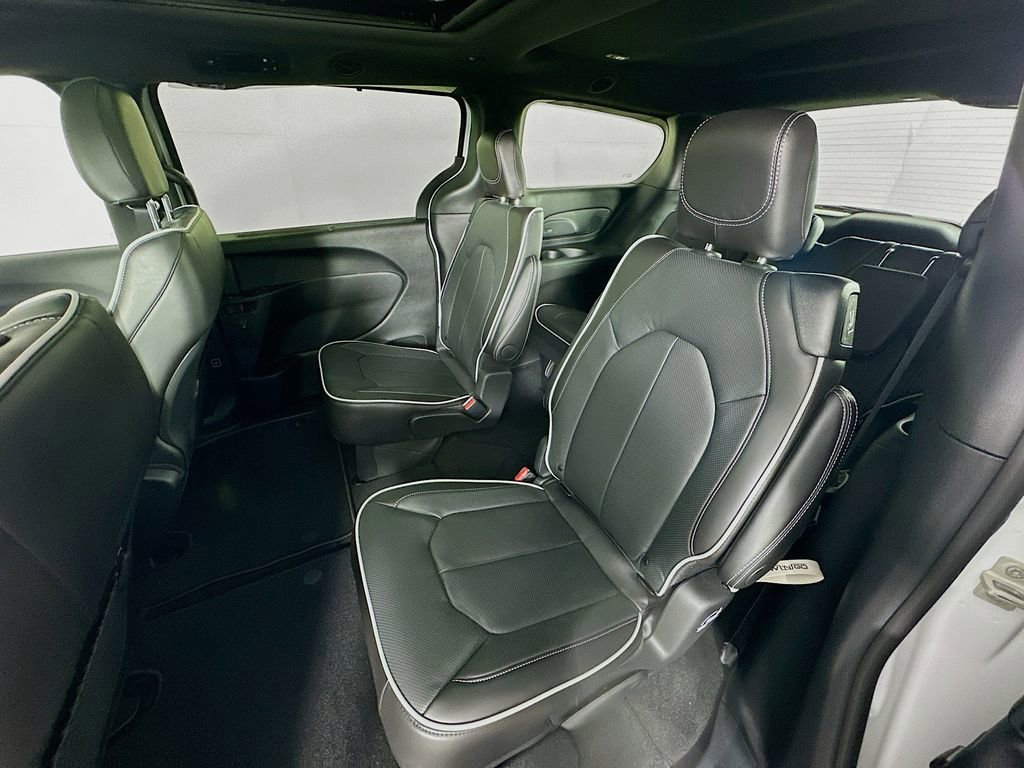 New 2026 Chrysler Pacifica Limited w/ S Appearance Package image 30