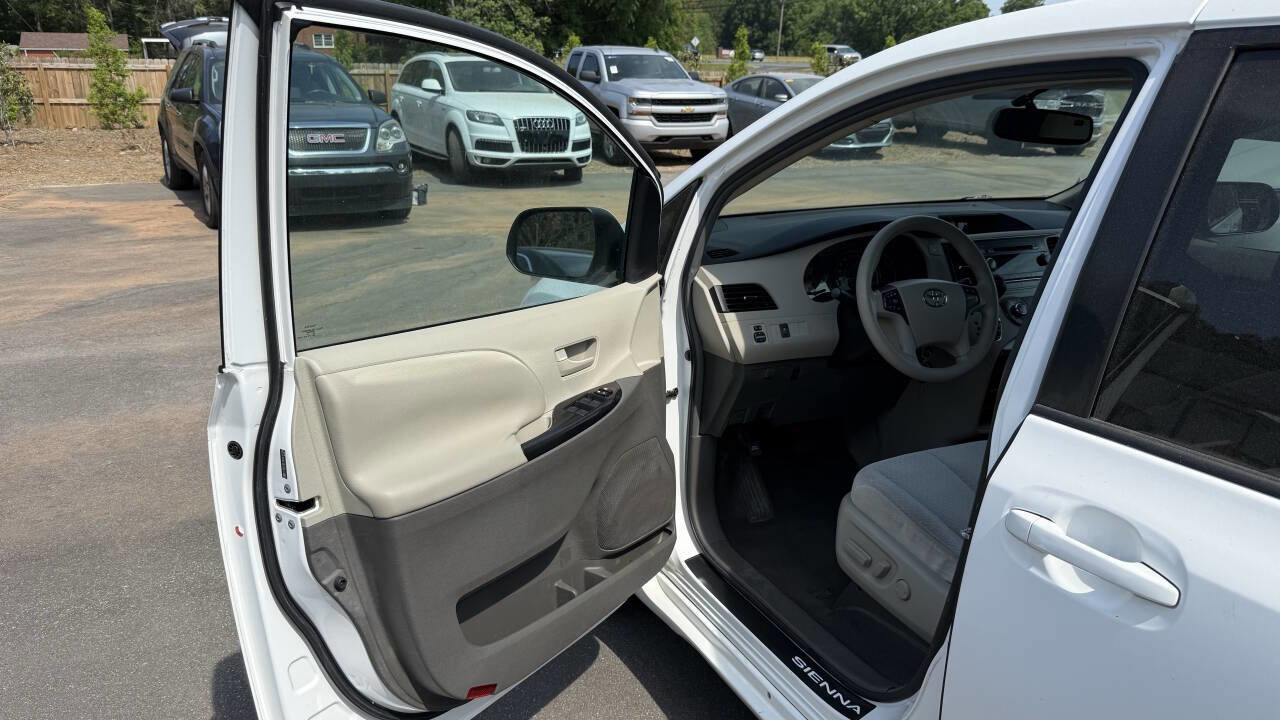 Used 2011 Toyota Sienna LE FWD image 10