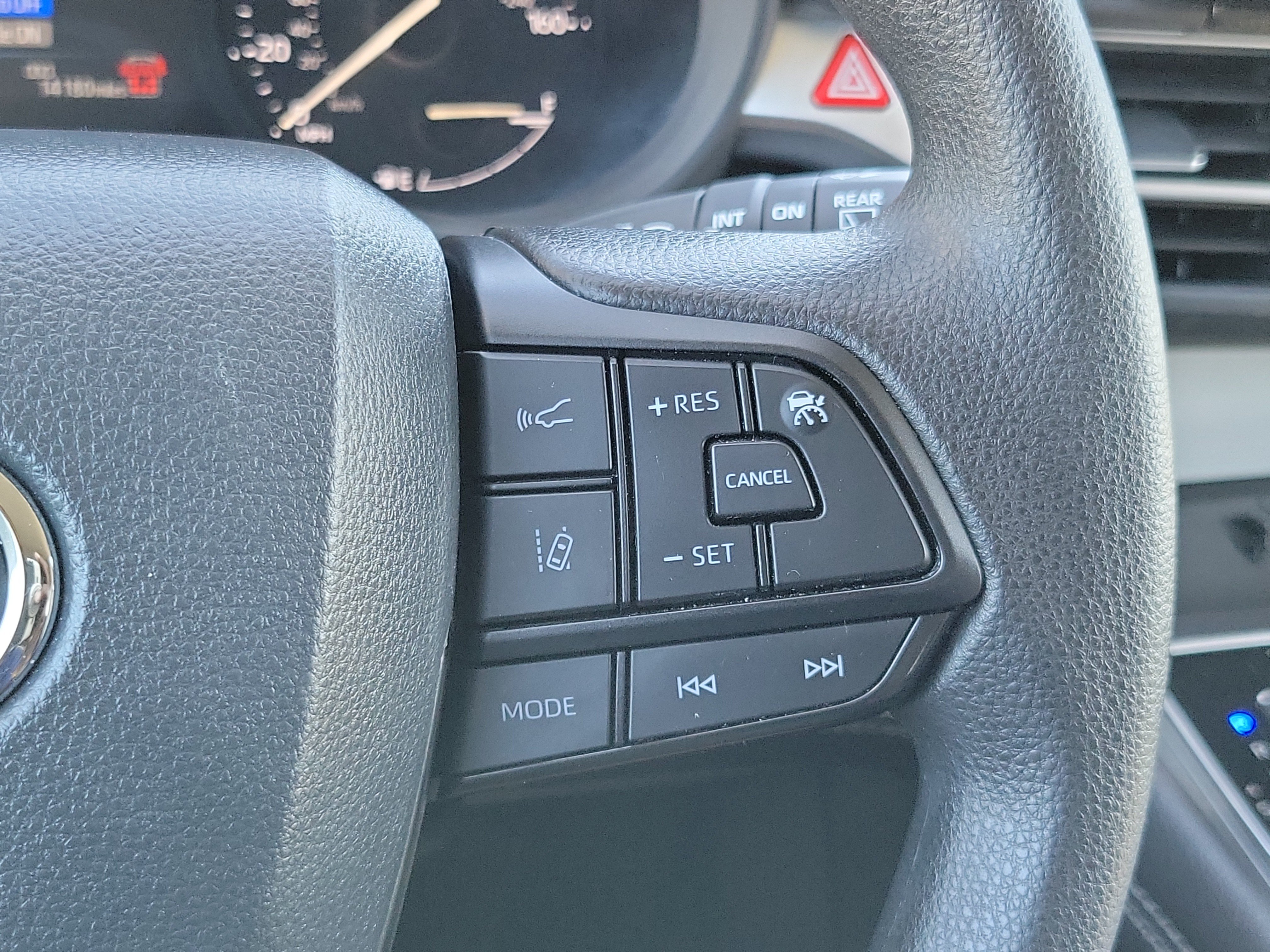 Certified 2026 Toyota Sienna LE FWD image 23