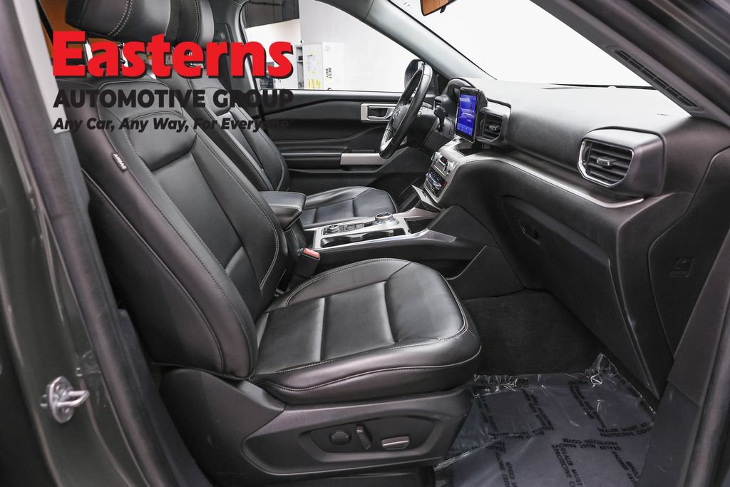 Used 2022 Ford Explorer XLT w/ Equipment Group 202A AWD/4WD image 25