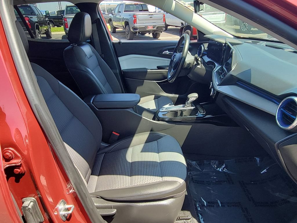 Used 2024 Chevrolet Trax LT w/ Driver Confidence Package FWD image 26