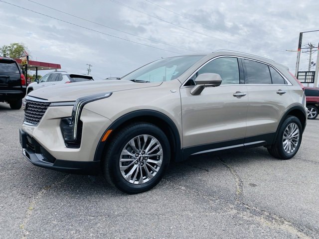 Used 2025 Cadillac XT4 Premium Luxury image 4
