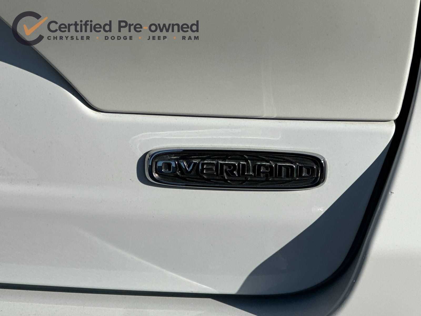 Used 2023 Jeep Grand Cherokee Overland AWD/4WD image 28