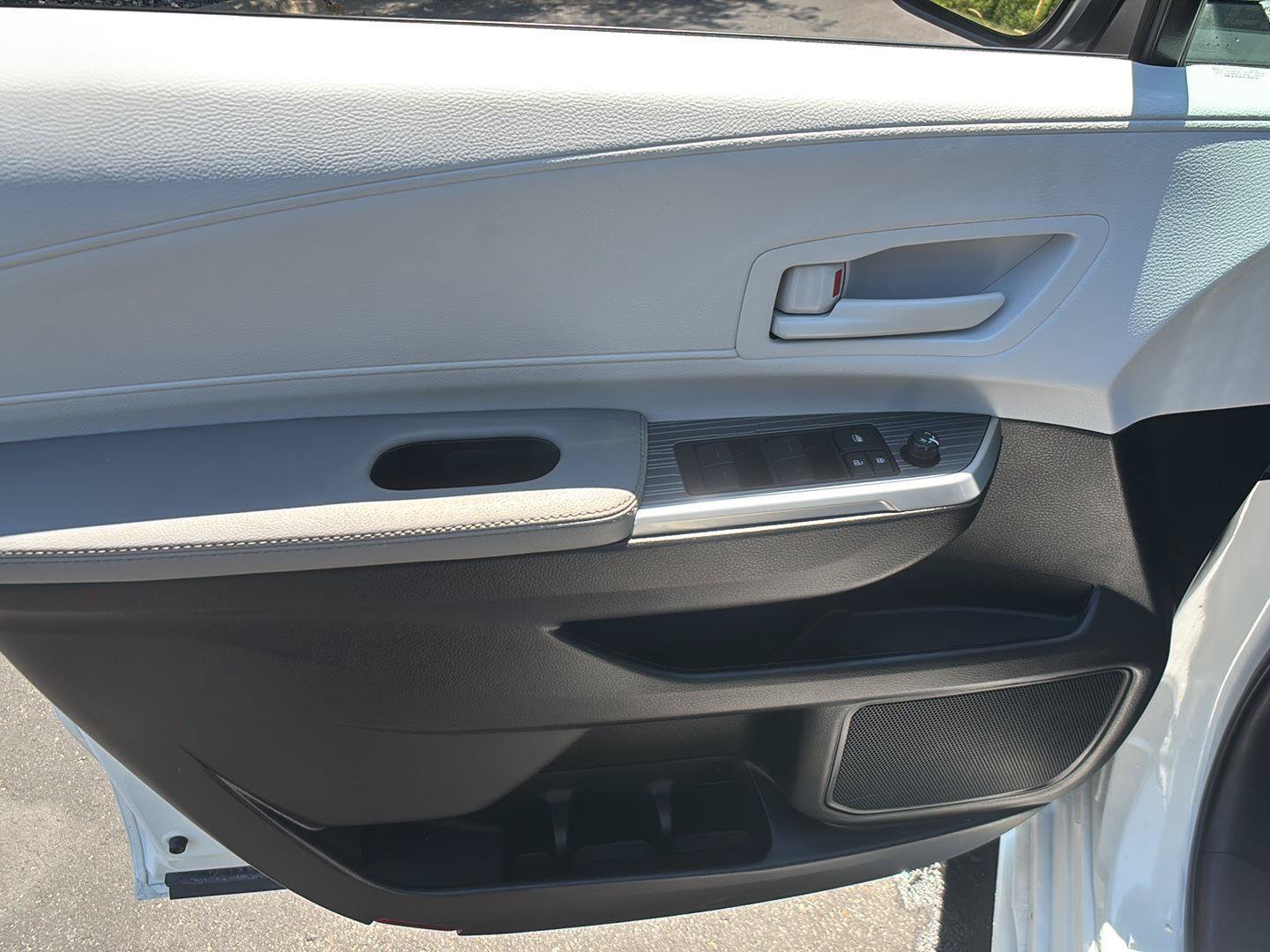 Used 2026 Toyota Sienna LE FWD image 27