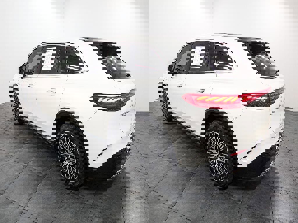 Used 2023 Mercedes-Benz EQS 580 4MATIC SUV image 4