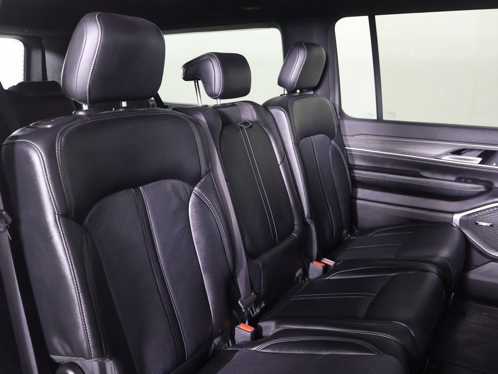 Used 2024 Jeep Wagoneer L Series III w/ Flexible Seating Group AWD/4WD image 35
