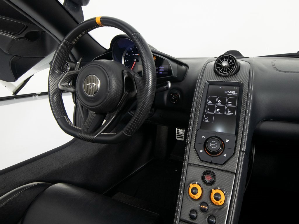 Used 2016 McLaren 675LT Spider image 30