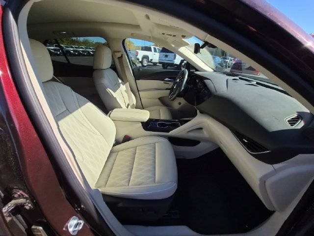 Certified 2021 Buick Envision Avenir w/ Technology Package II AWD/4WD image 36