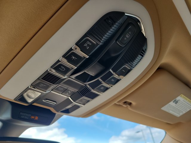 Certified 2016 Porsche Macan S AWD/4WD image 37