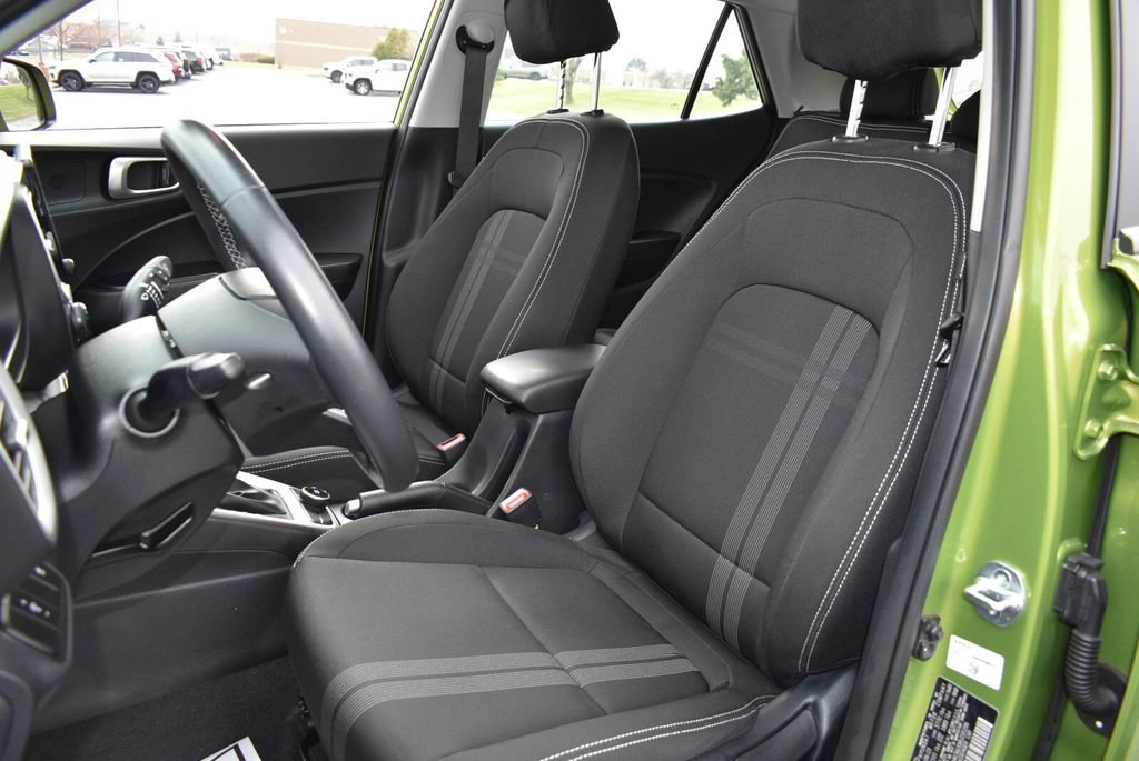 Used 2024 Hyundai Venue SEL FWD image 10