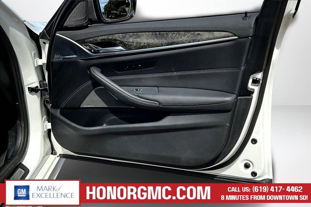 Used 2023 BMW M550i xDrive image 27