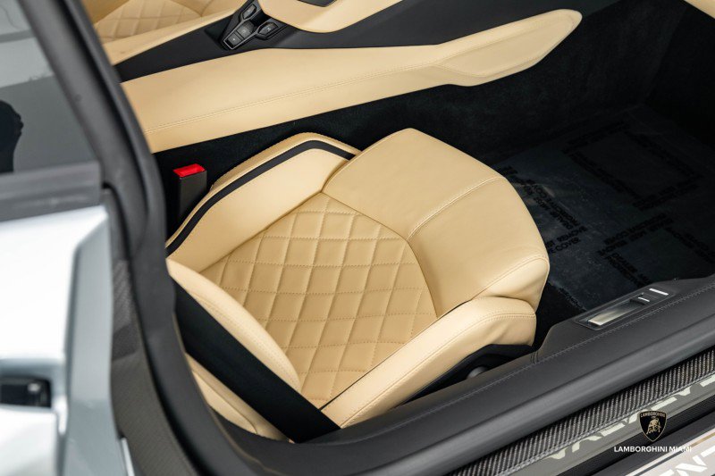 Used 2018 Lamborghini Aventador S image 62