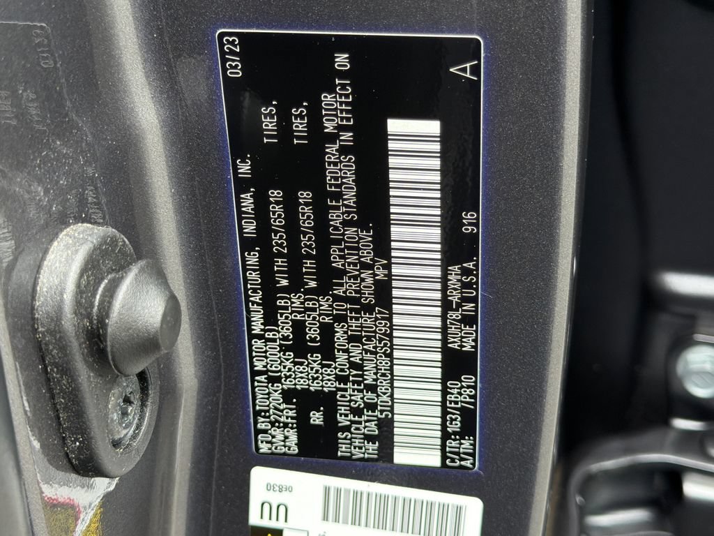 Used 2023 Toyota Highlander XLE AWD/4WD image 36