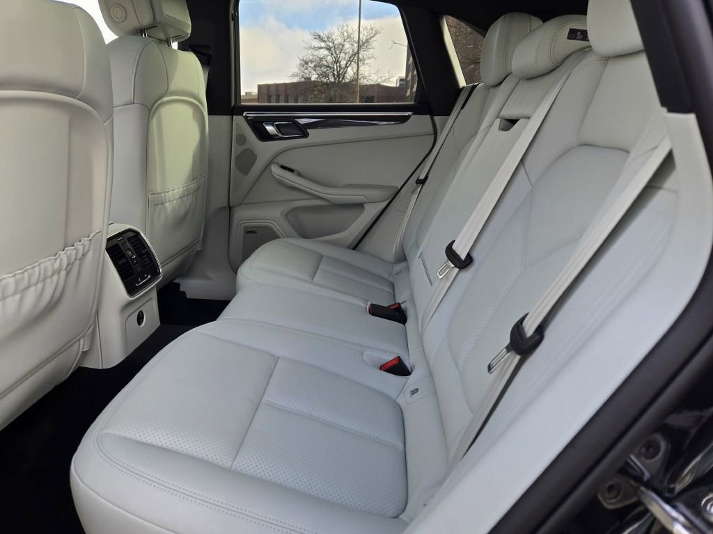 New 2026 Porsche Macan GTS image 32