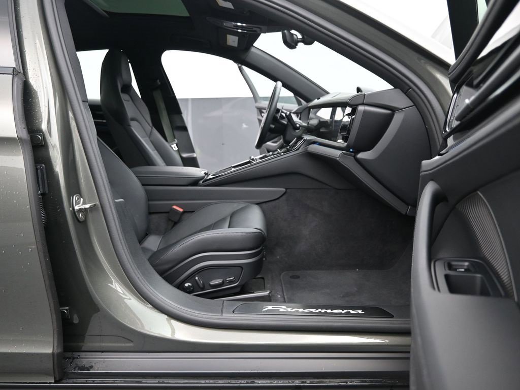 New 2025 Porsche Panamera image 18