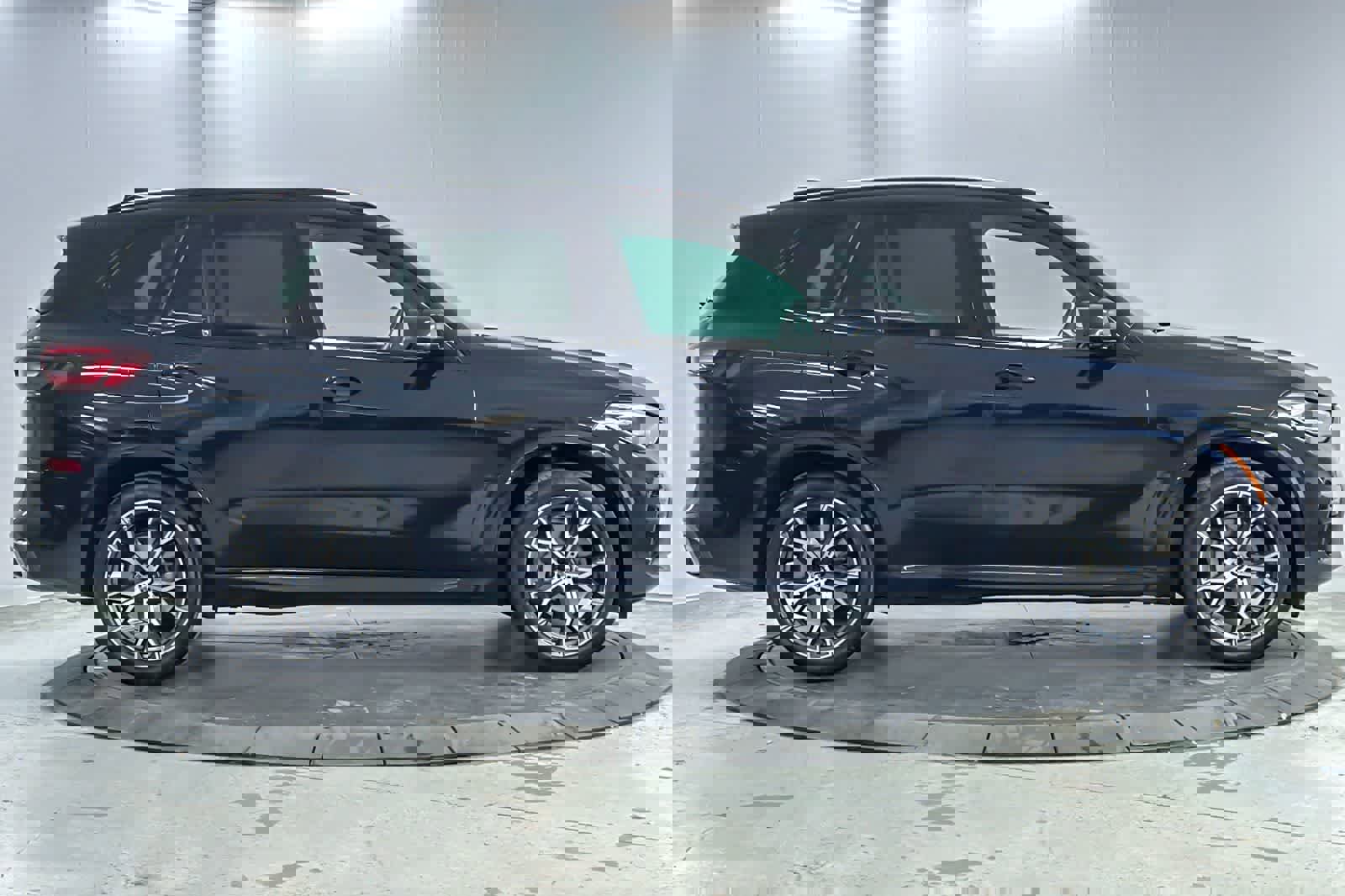 Used 2022 BMW X5 sDrive40i w/ M Sport Package image 8