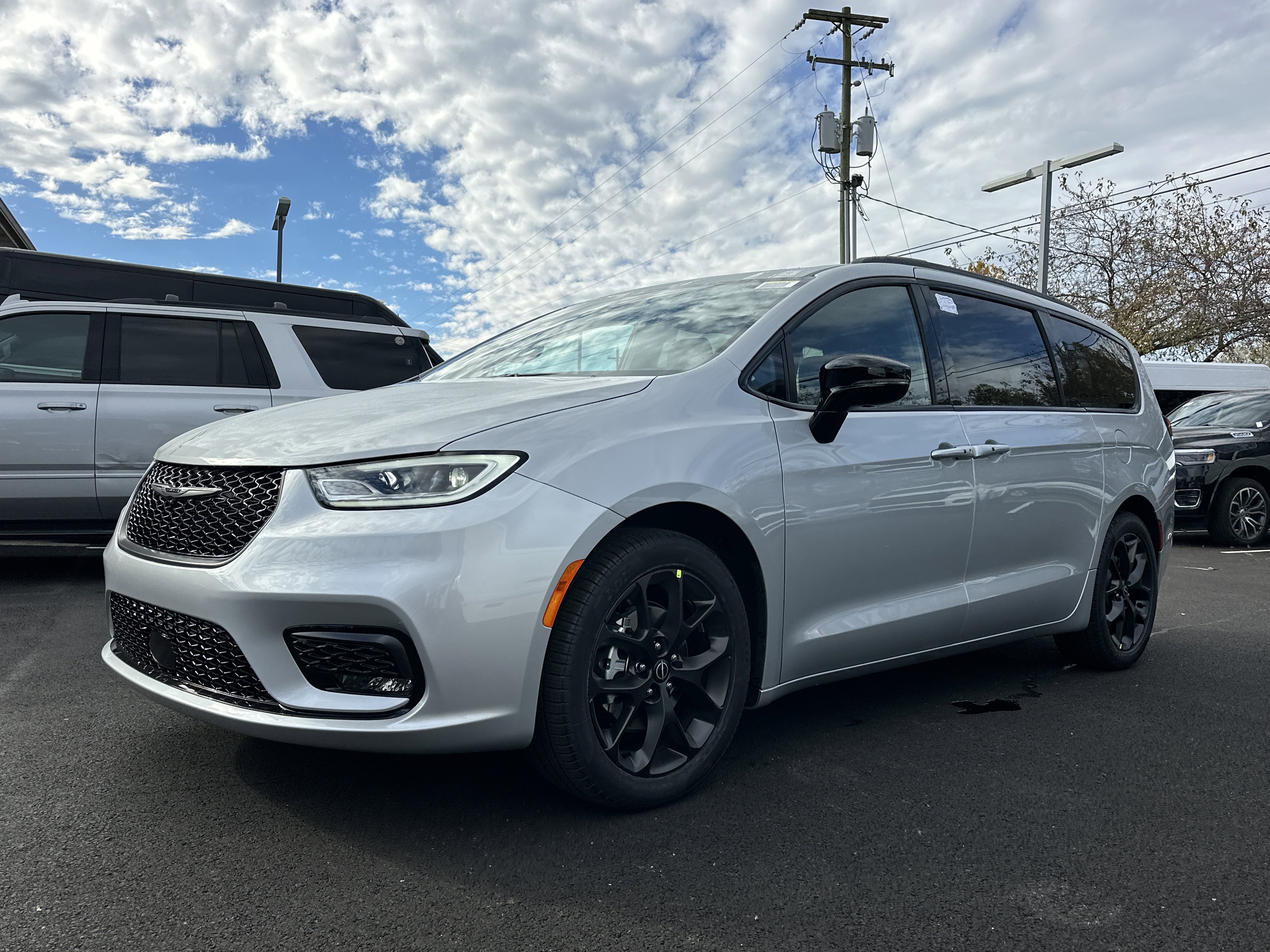 New 2026 Chrysler Pacifica Limited image 23