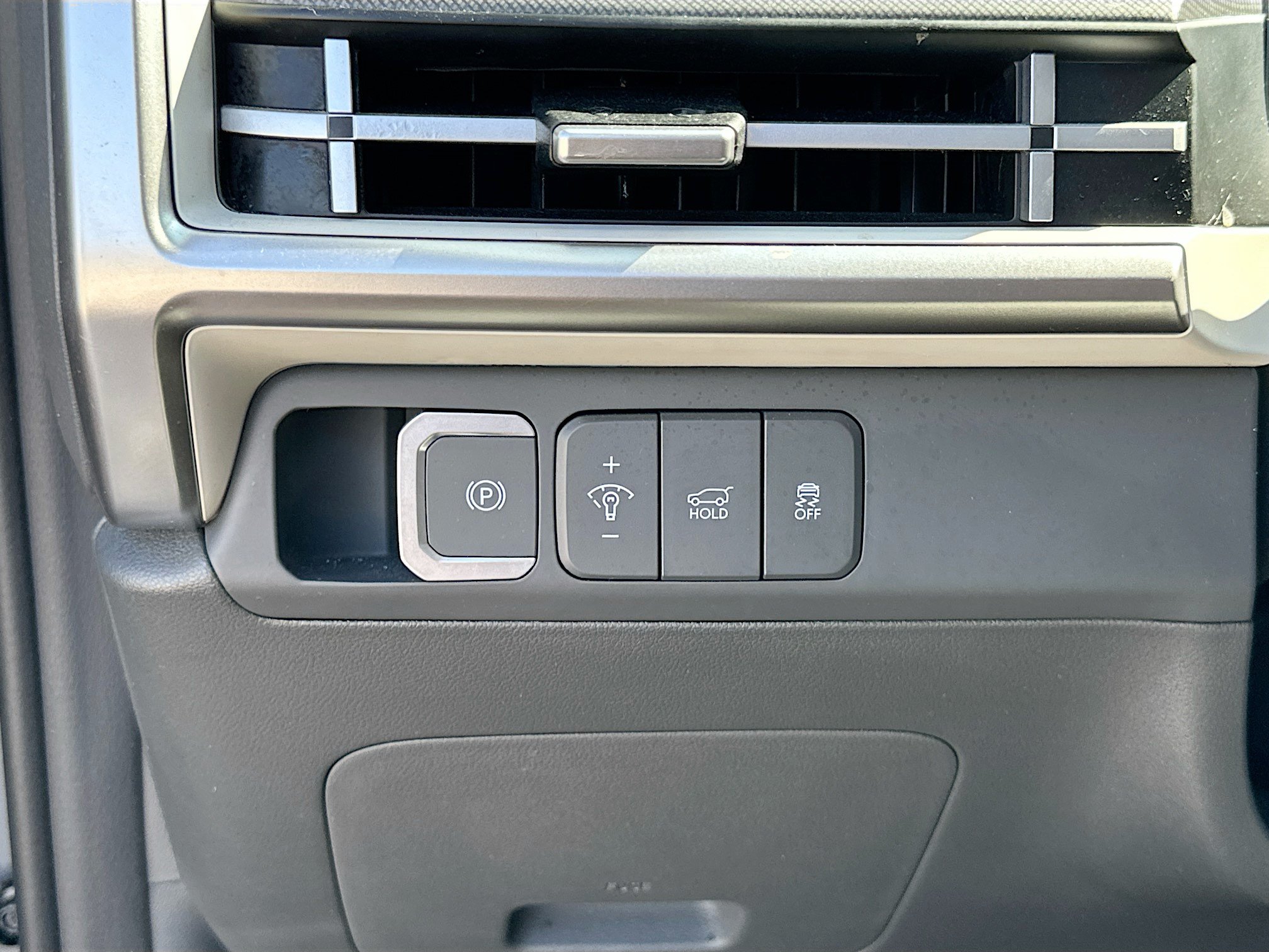 Used 2025 Hyundai Santa Fe SEL FWD image 10