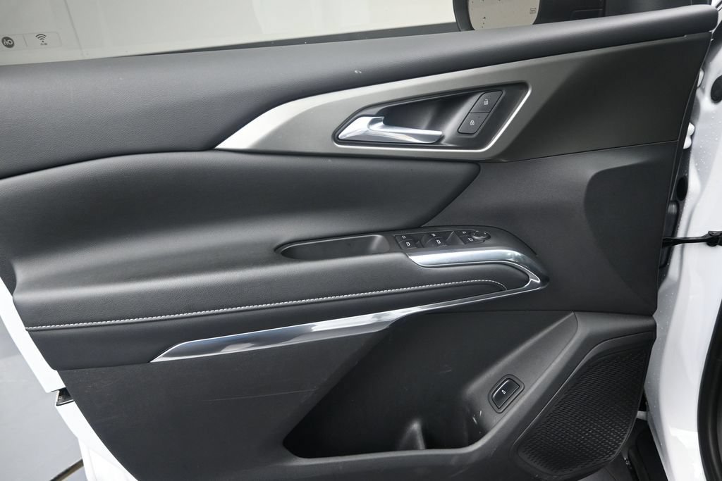 Used 2025 Chevrolet Traverse LT w/ Midnight/Sport Edition FWD image 11