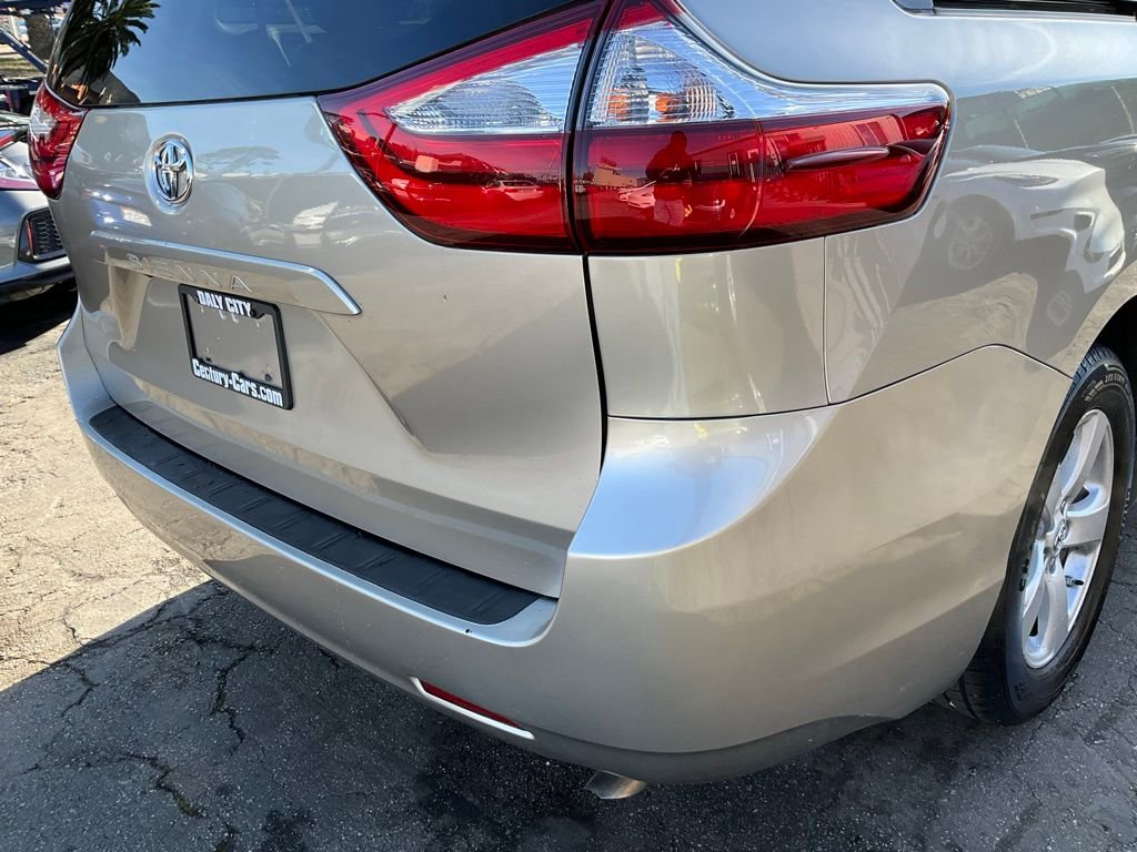 Used 2015 Toyota Sienna LE image 78