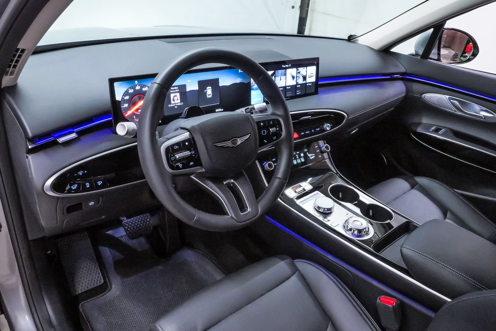 Certified 2026 Genesis GV70 2.5T AWD/4WD image 2