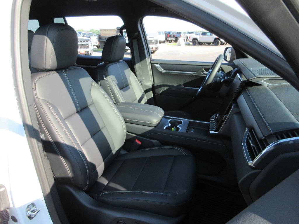 Certified 2026 GMC Acadia Elevation w/ Elevation Premium Package AWD/4WD image 24