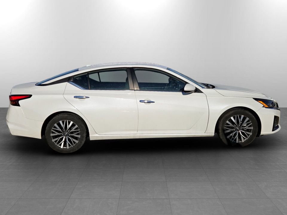 Used 2023 Nissan Altima 2.5 SV image 5