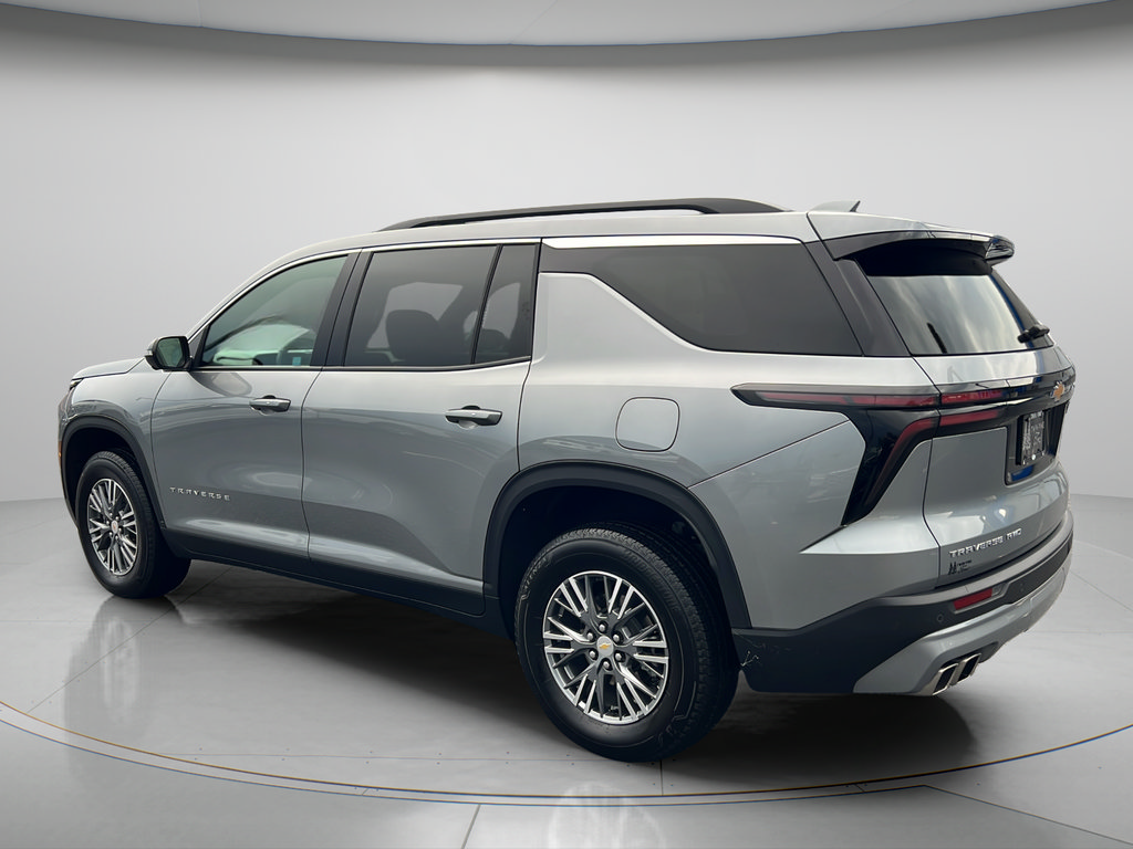 Used 2025 Chevrolet Traverse LT w/ Driver Confidence Package AWD/4WD image 5