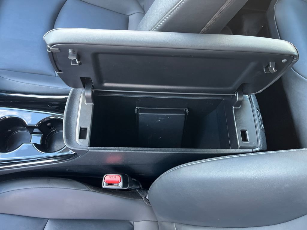 Certified 2019 Toyota Prius XLE image 28