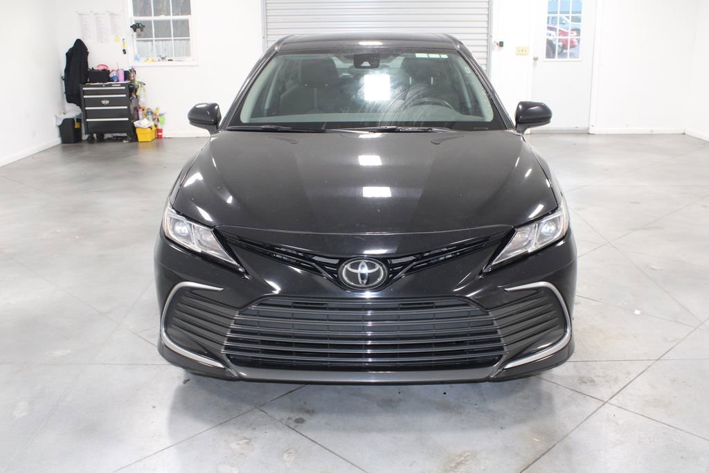 Used 2024 Toyota Camry LE image 3