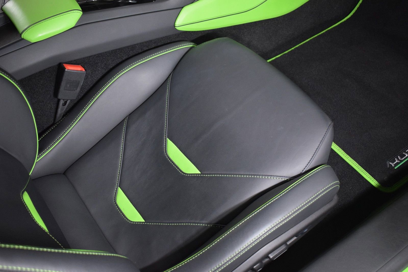 Used 2020 Lamborghini Huracan EVO image 22