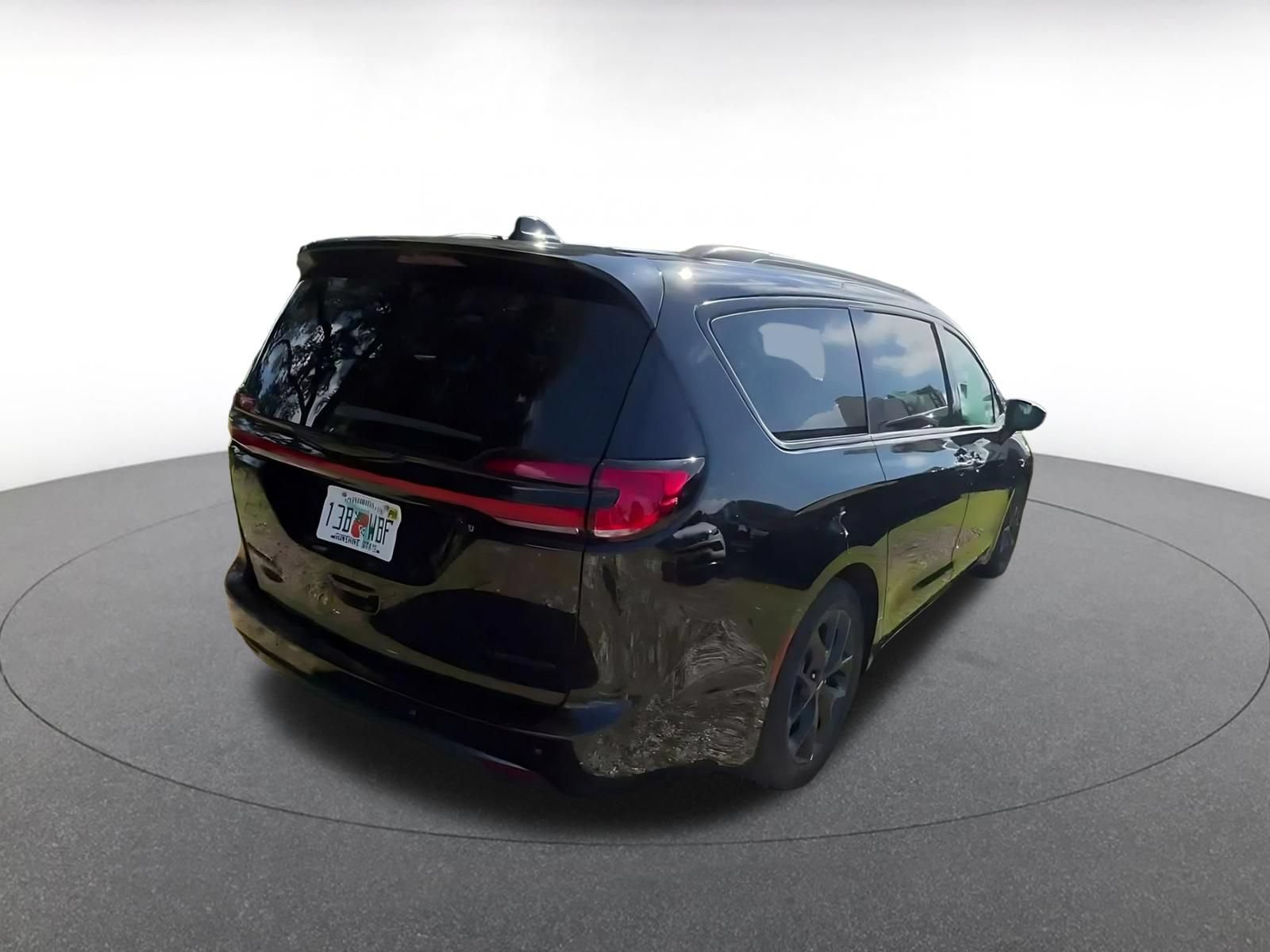 Used 2025 Chrysler Pacifica Limited FWD image 14