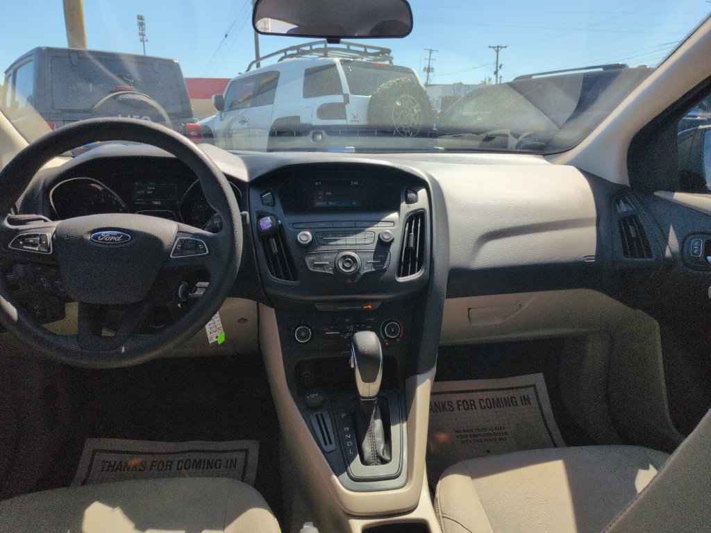 Used 2018 Ford Focus SE w/ SE Appearance Package FWD image 13