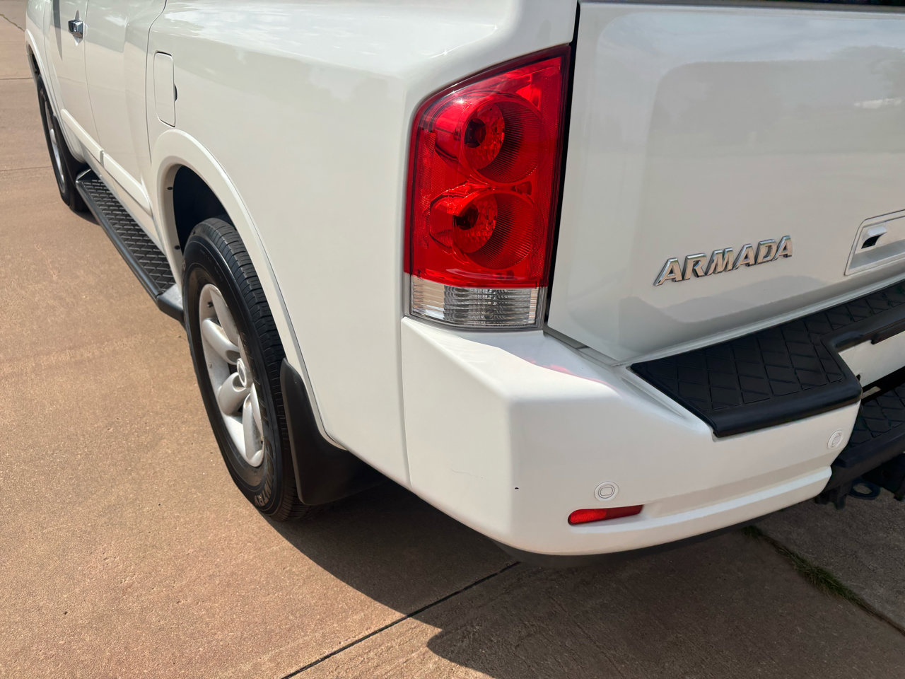 Used 2011 Nissan Armada SV image 9