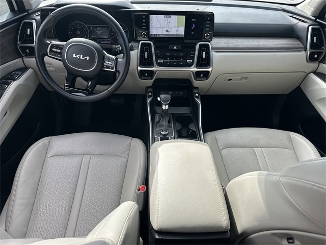 Used 2022 Kia Sorento EX w/ Panoramic Sunroof Package image 19