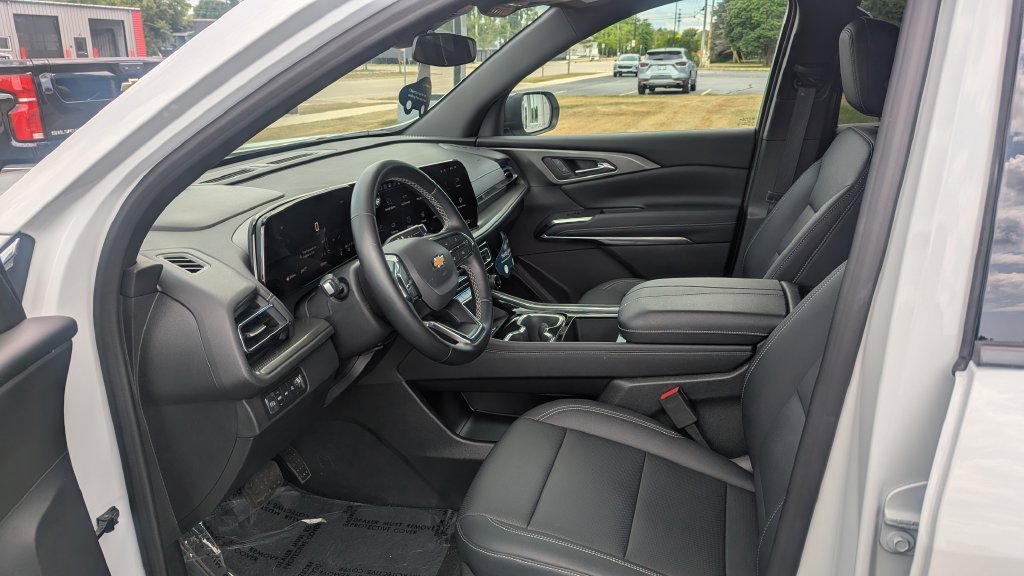 Used 2026 Chevrolet Traverse LT AWD/4WD image 8
