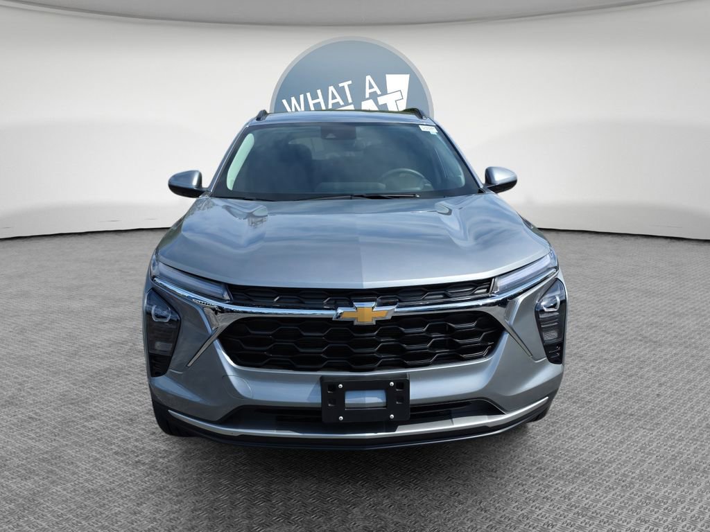 Used 2025 Chevrolet Trax LT FWD image 9