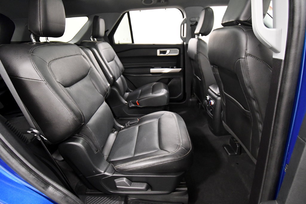 Used 2022 Ford Explorer Limited w/ Equipment Group 301A AWD/4WD image 18
