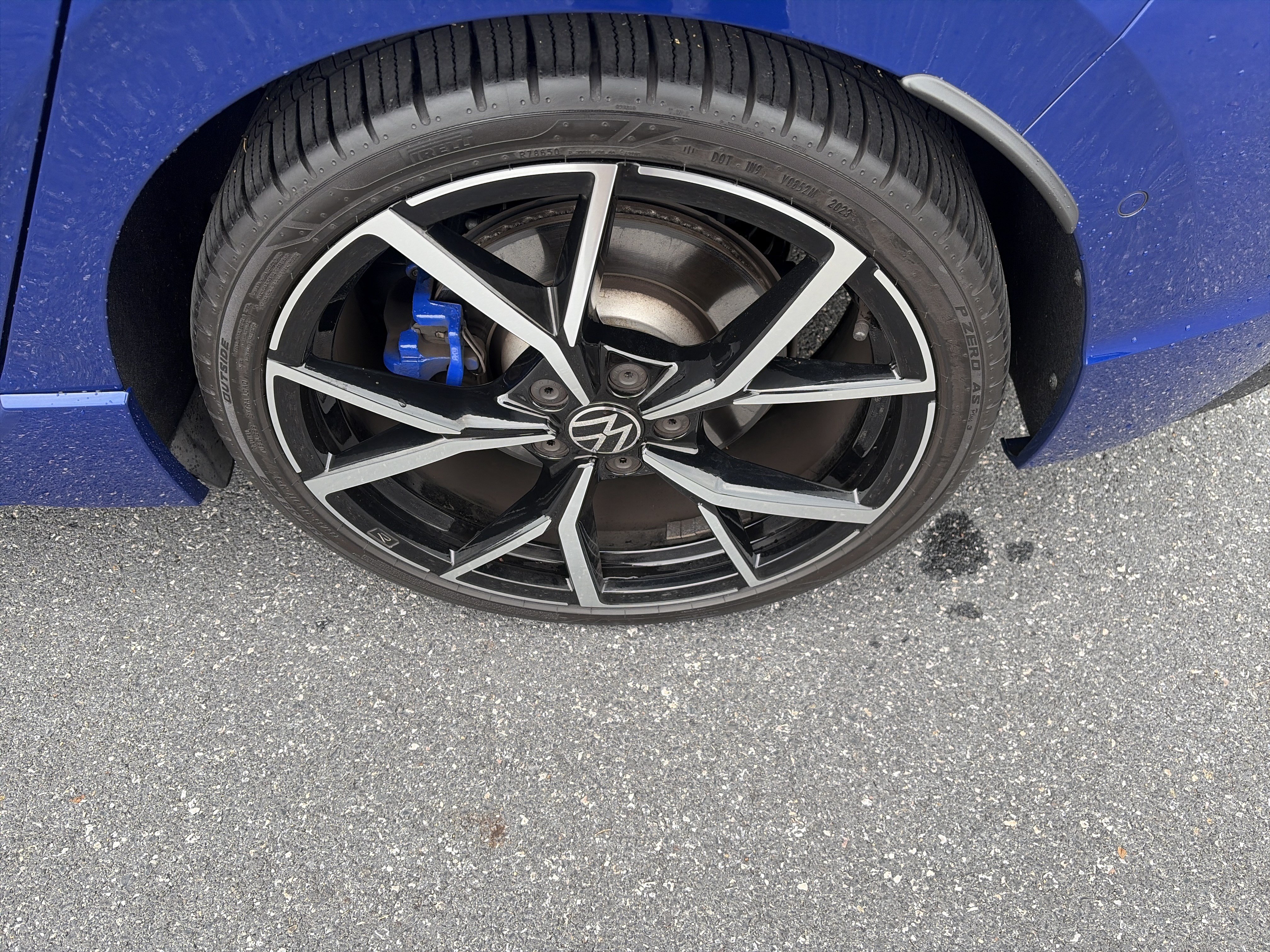 Used 2024 Volkswagen Golf R AWD/4WD image 11