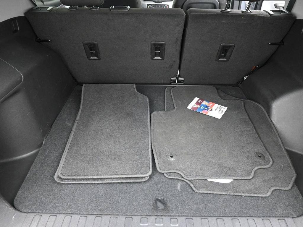 Used 2024 GMC Terrain SLE image 14